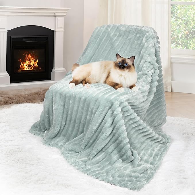 Waterproof Dog Blanket, Soft Fleece Blanket for Couch Protector, Reversible Pet Blankets Furniture Protector Cover for Small Medium Large Dogs Cats (Green, 50"x60")